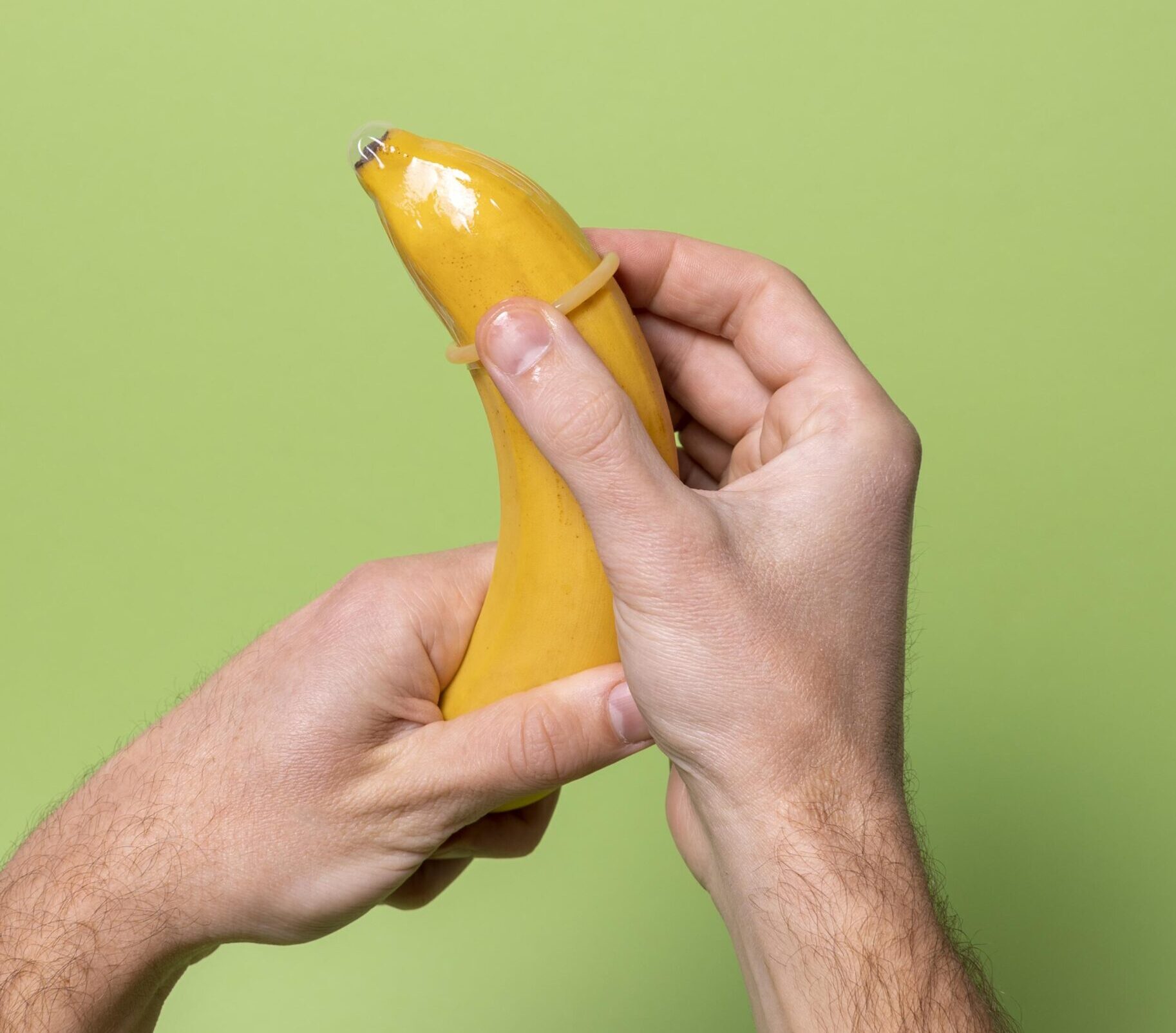 Symbolsk bilde av en banan med kondom – illustrerer trygg bruk av dildo med god hygiene