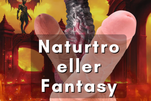 Illustrasjon av tre dildoer – én fantasydildo i rødt og svart, og to naturtro dildoer i hudtoner – med teksten " naturtro eller fantasy" foran et flammende fantasy-landskap.