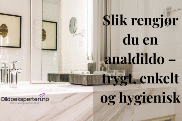 Baderom med speil og vask, med teksten "Slik rengjør du en analdildo – trygt, enkelt og hygienisk" skrevet over bildet. Logoen til Dildoeksperten.no vises nederst.
