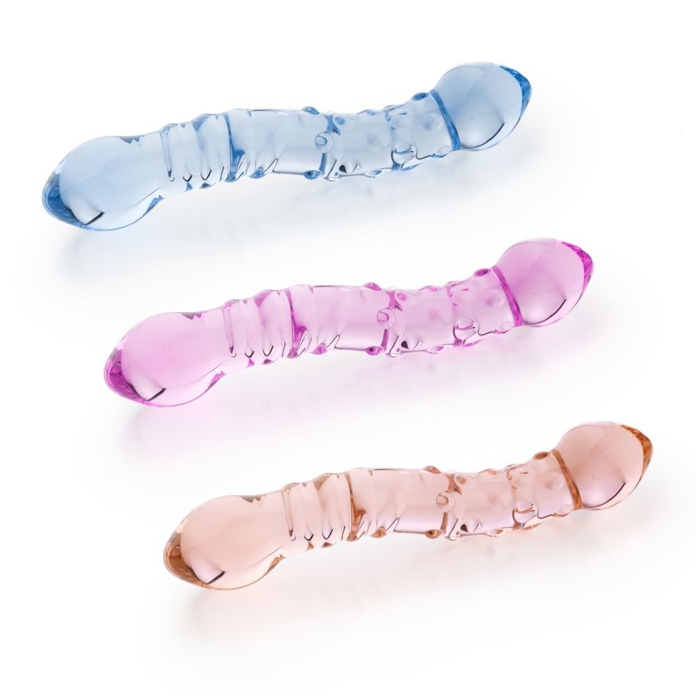 Tre Glassdldoer i blå, rosa og fersken farge for stimulering av G-punktet.